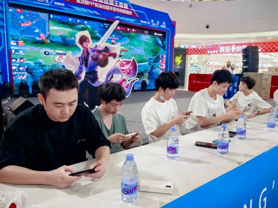 打进TI后的Soniqs中单Quinn在采访中表示：喷子请继续